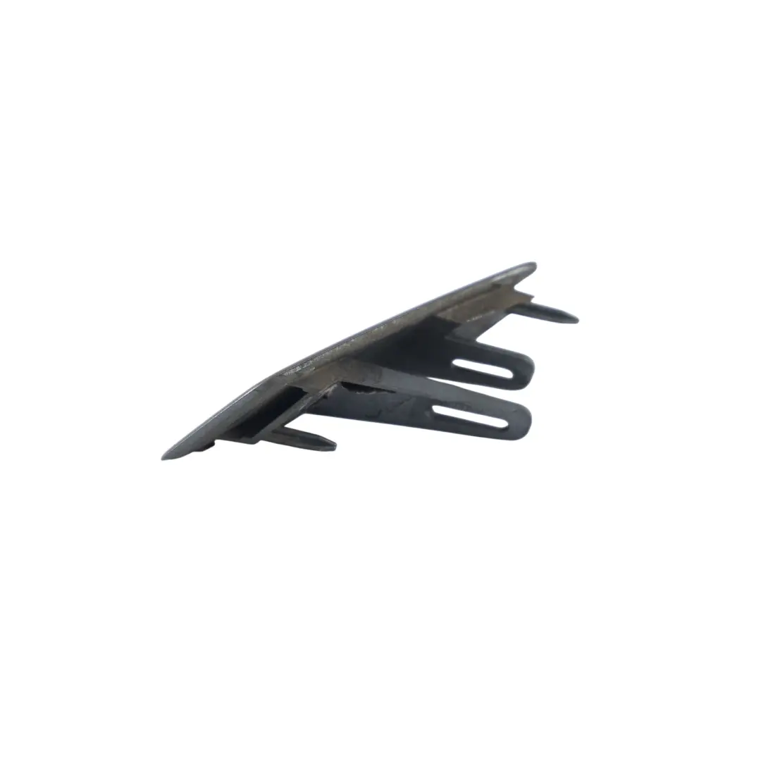 Tappo Lavafari Nero 1AG/820 Destro FK72-13W023-A per Land Rover L550 con numero di parte LR061223 Land Rover L550 Tappo Lavafari Nero 1AG/820 Destro FK72-13W023-A - SKU LR061223-COG - Numero di parte LR061223