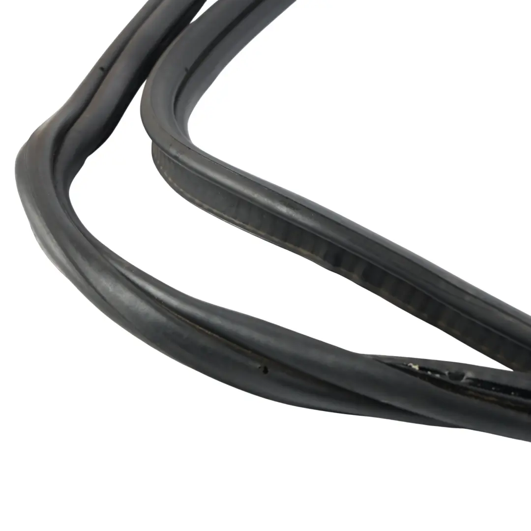 Uszczelka Guma Klapy Bagażnika DK62-43712-BD do Range Rover Sport L494 o numerze LR061643 Range Rover Sport L494 Uszczelka Guma Klapy Bagażnika DK62-43712-BD - SKU LR061643 - Numer Części LR061643