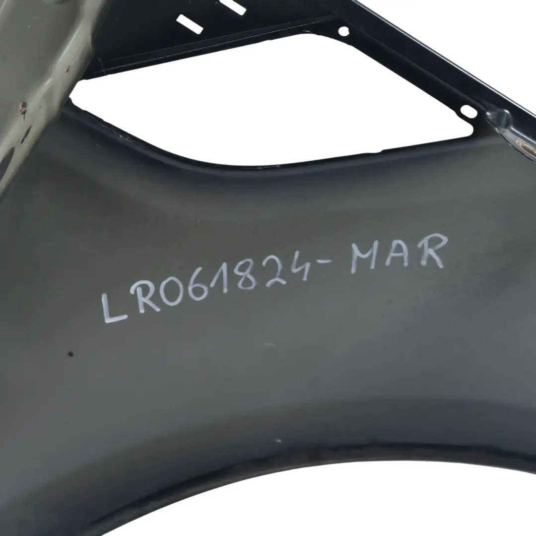Aile Avant Gauche Noir Mariana 860 pour Range Rover Sport L494 à propos du numéro de pièce LR061824 Range Rover Sport L494 Aile Avant Gauche Noir Mariana 860 - SKU LR061824-MAR - Numéro de pièce LR061824