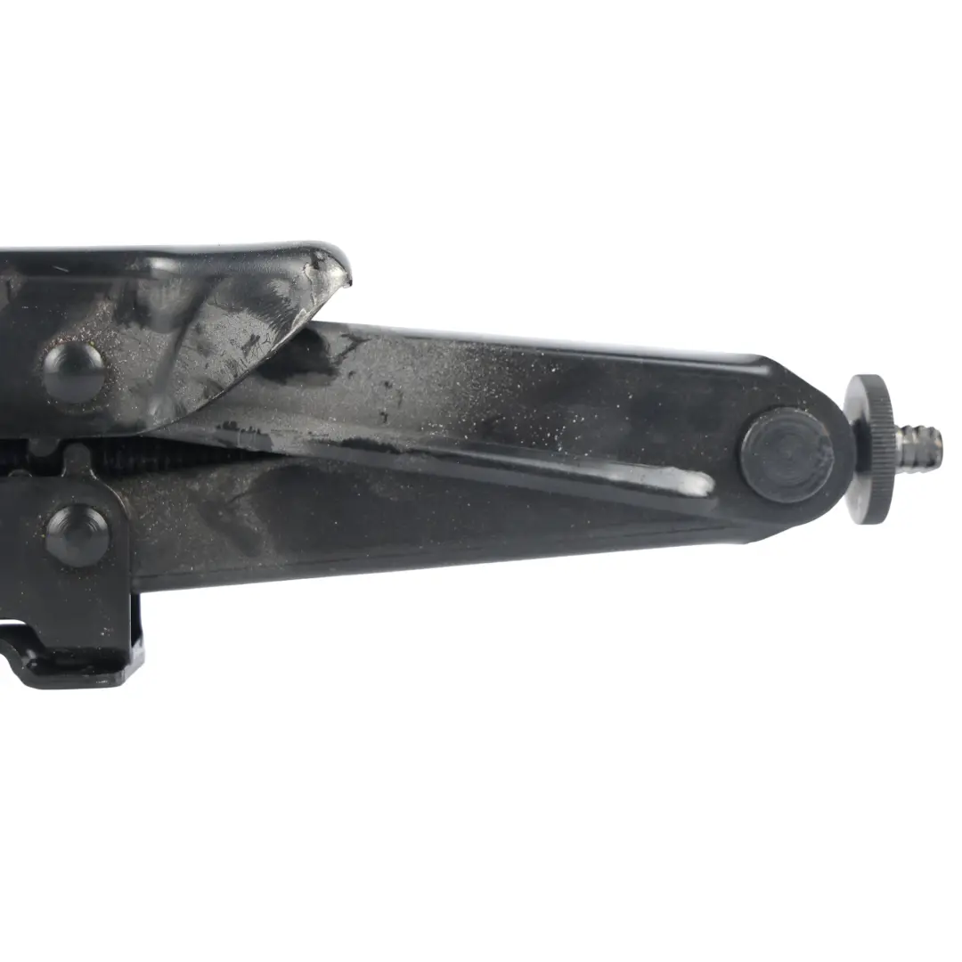 Kit Attrezzi Cric Sollevatore Ruota Cric a Forbice per Jaguar XK8 X100 con numero di parte MJA6360AB Jaguar XK8 X100 Kit Attrezzi Cric Sollevatore Ruota Cric a Forbice - SKU MJA6360AB - Numero di parte MJA6360AB