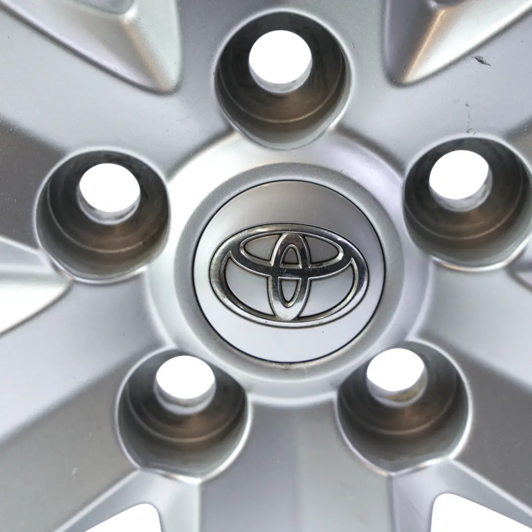 Mk1 Leichtmetallfelge Silber 16" 6.5J ET:45 für Toyota Auris mit Teilenummer PZ474-E067D-Z Toyota Auris Mk1 Leichtmetallfelge Silber 16" 6.5J ET:45 - SKU PZ474-E067D-Z-2 - Teilenummer PZ474-E067D-Z