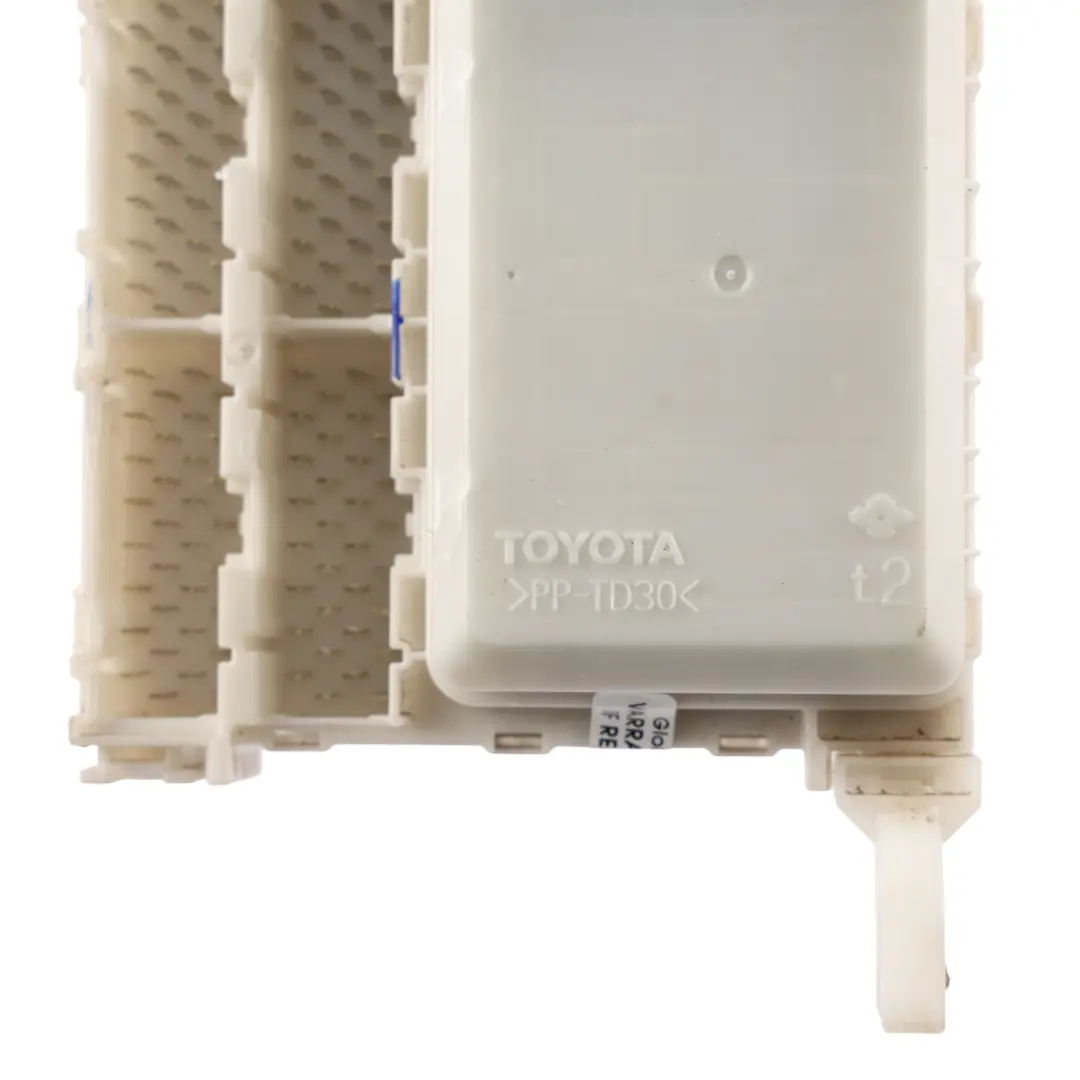 Fuse Relay Box Control Unit BCM to Toyota Hilux Mk7 with Part number 827300K030 Toyota Hilux Mk7 Fuse Relay Box Control Unit BCM - SKU RHD-827300K030 - Part number 827300K030