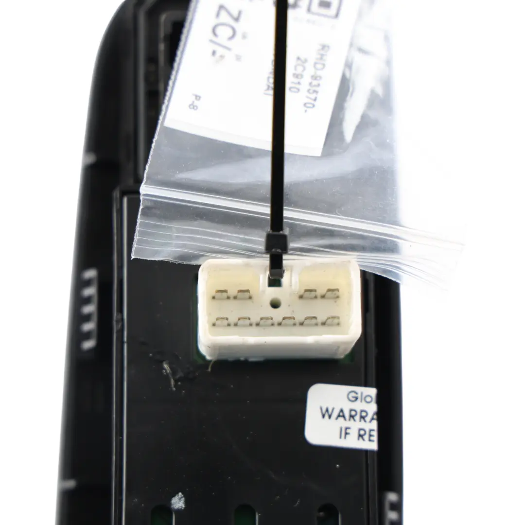 MK2 Electric Window Switch Panel Front Right O/S 935702C910 to Hyundai Coupe with Part number 93570-2C910 Hyundai Coupe MK2 Electric Window Switch Panel Front Right O/S 935702C910 - SKU RHD-93570-2C910 - Part number 93570-2C910