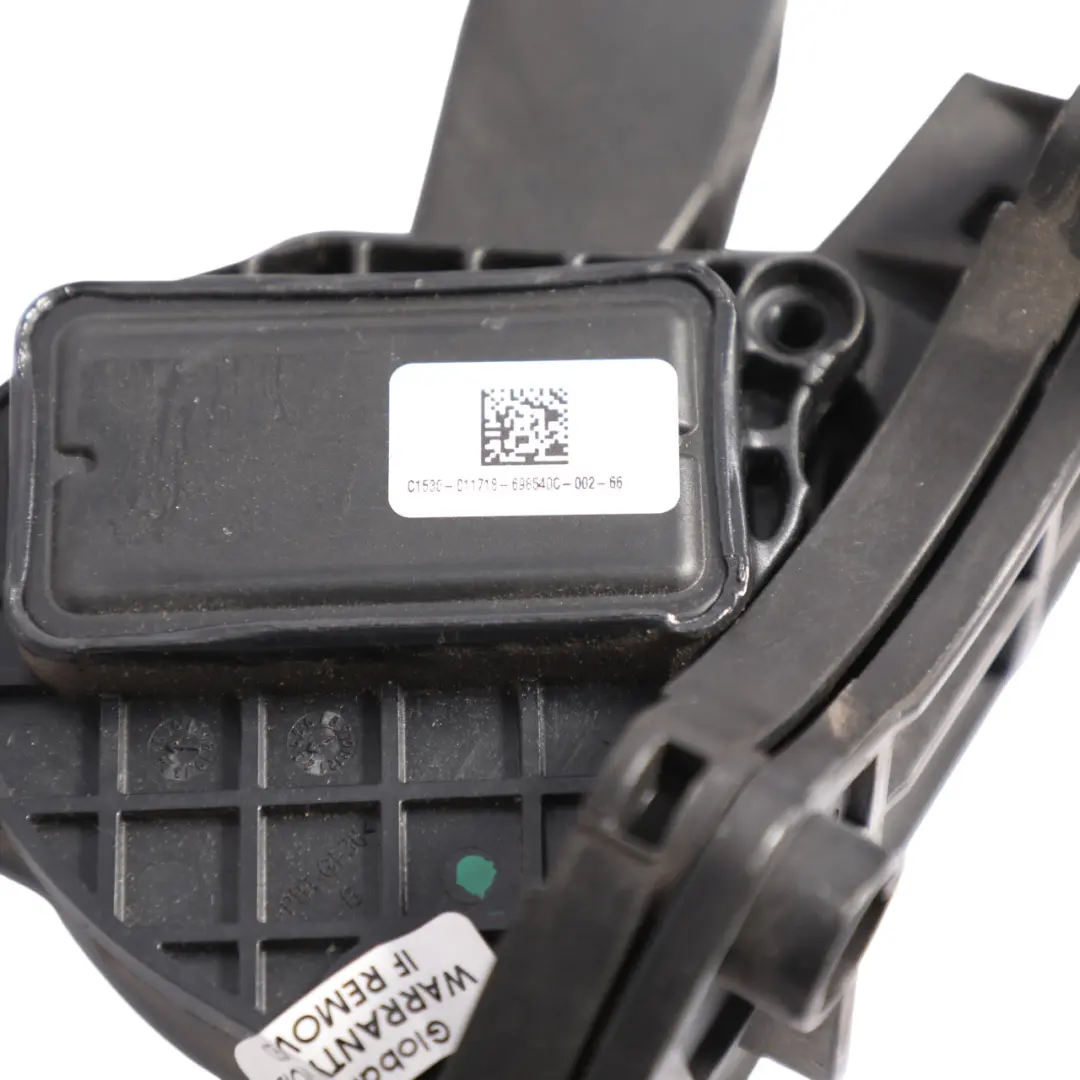Throttle Accelerator Pedal Automatic Transmission to Range Rover L494 with Part number LR072172 Range Rover L494 Throttle Accelerator Pedal Automatic Transmission - SKU RHD-LR072172 - Part number LR072172