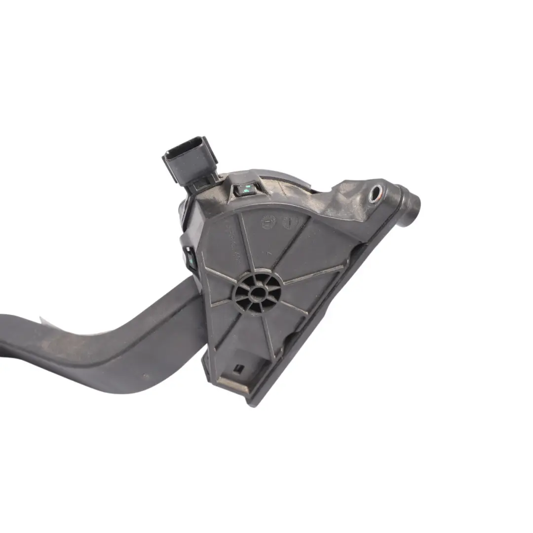 Throttle Accelerator Pedal Automatic Transmission to Range Rover L494 with Part number LR072172 Range Rover L494 Throttle Accelerator Pedal Automatic Transmission - SKU RHD-LR072172 - Part number LR072172