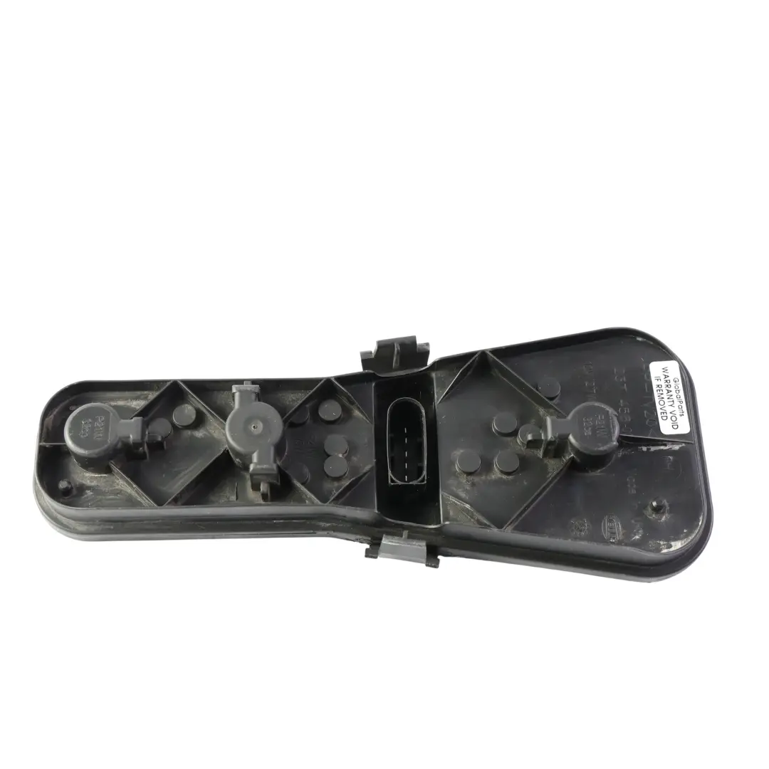 Coperchio Portalampada Fanale Post Destro per Land Rover Range Rover L322 con numero di parte XFM000031 Land Rover Range Rover L322 Coperchio Portalampada Fanale Post Destro - SKU XFM000031 - Numero di parte XFM000031