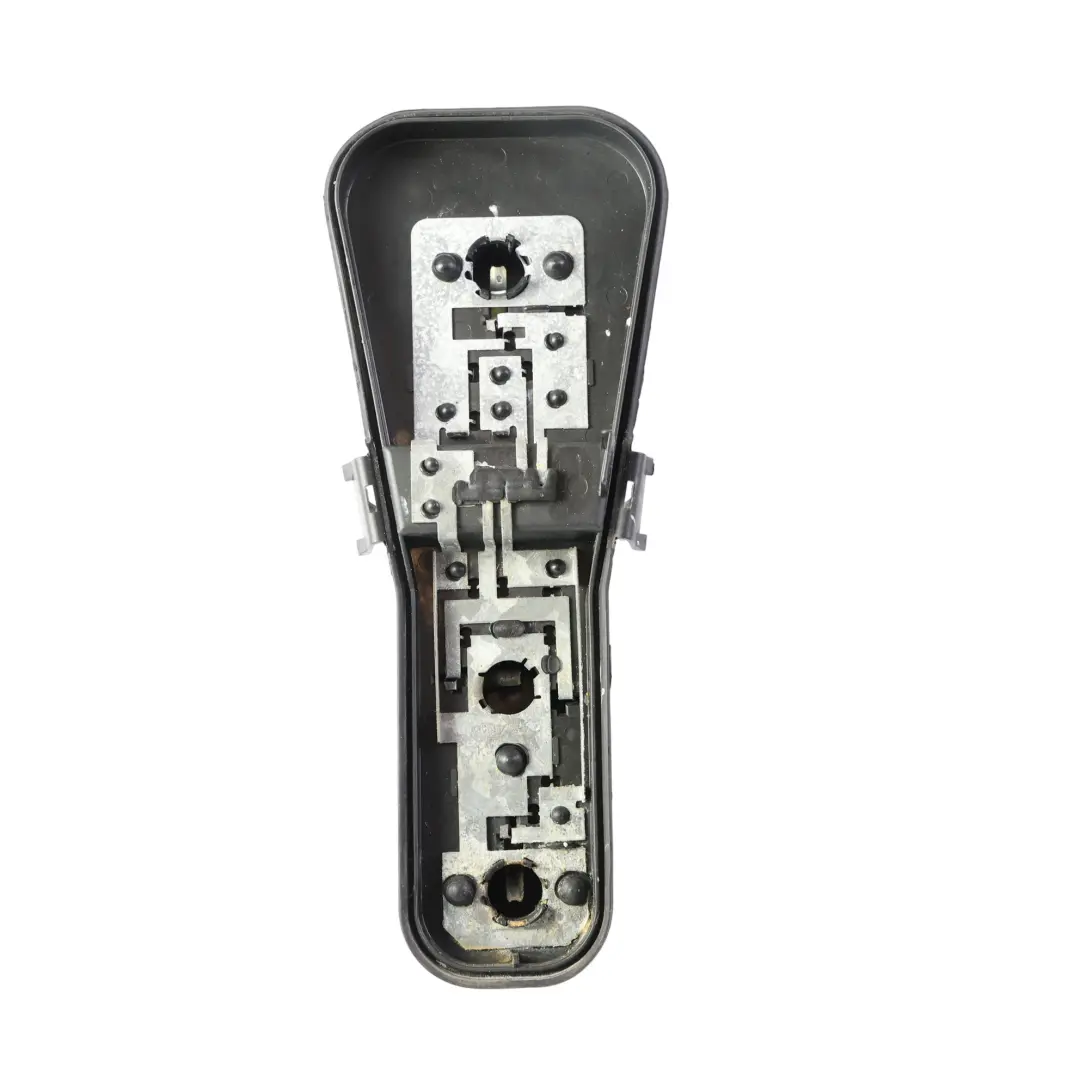 Rücklicht Abdeckung Lampenträger Rechts für Land Rover Range Rover L322 mit Teilenummer XFM000031 Land Rover Range Rover L322 Rücklicht Abdeckung Lampenträger Rechts - SKU XFM000031 - Teilenummer XFM000031