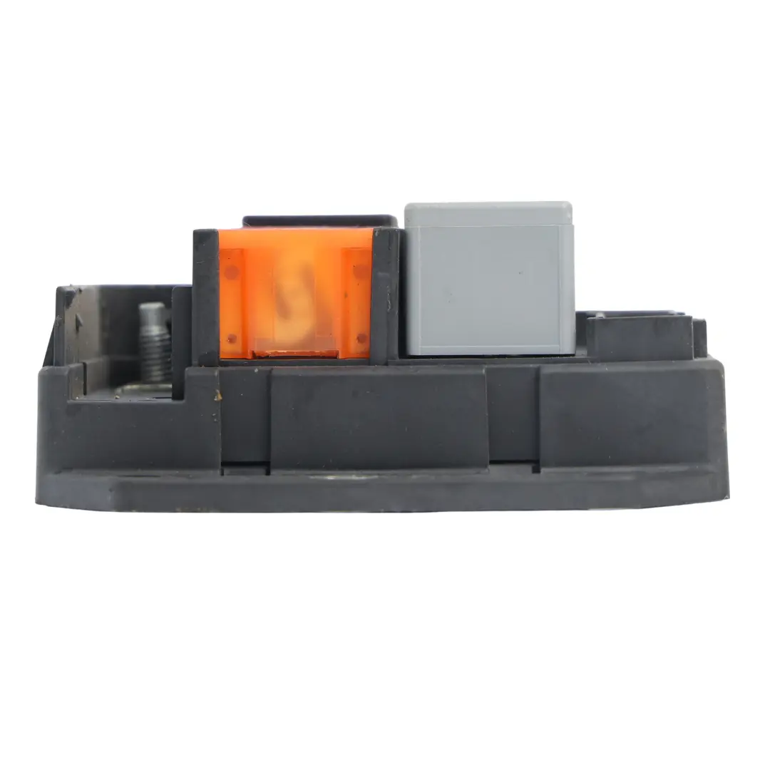 Caja Fusibles Trasera Interior 3.6 368DT para Land Rover Range Rover L322 con número de pieza YQE500370 Land Rover Range Rover L322 Caja Fusibles Trasera Interior 3.6 368DT - SKU YQE500370 - Número de pieza YQE500370