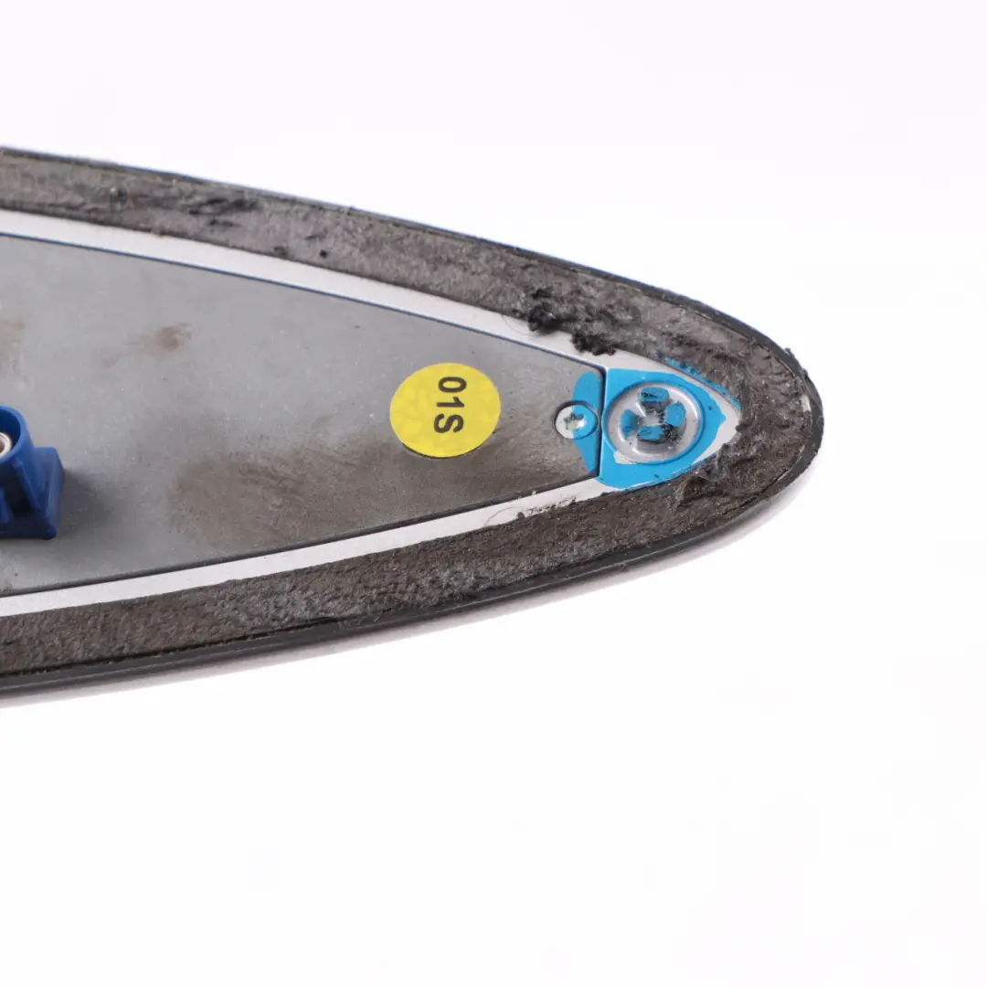 Obudowa Antena Dachowa Rekin Srebrna Titan Silver - 354 do BMW E83 X3 o numerze 2147432 BMW E83 X3 Obudowa Antena Dachowa Rekin Srebrna Titan Silver - 354 - SKU 2147432-TS2 - Numer Części 2147432