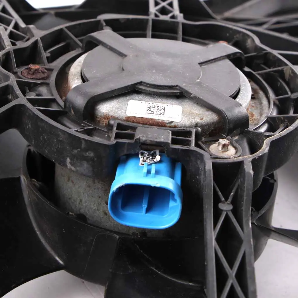 Motore Raffreddamento Radiatore per Renault Trafic 3 Vivaro B 1.6 DCI con numero di parte 214818795R Renault Trafic 3 Vivaro B 1.6 DCI Motore Raffreddamento Radiatore - SKU 214818795R - Numero di parte 214818795R