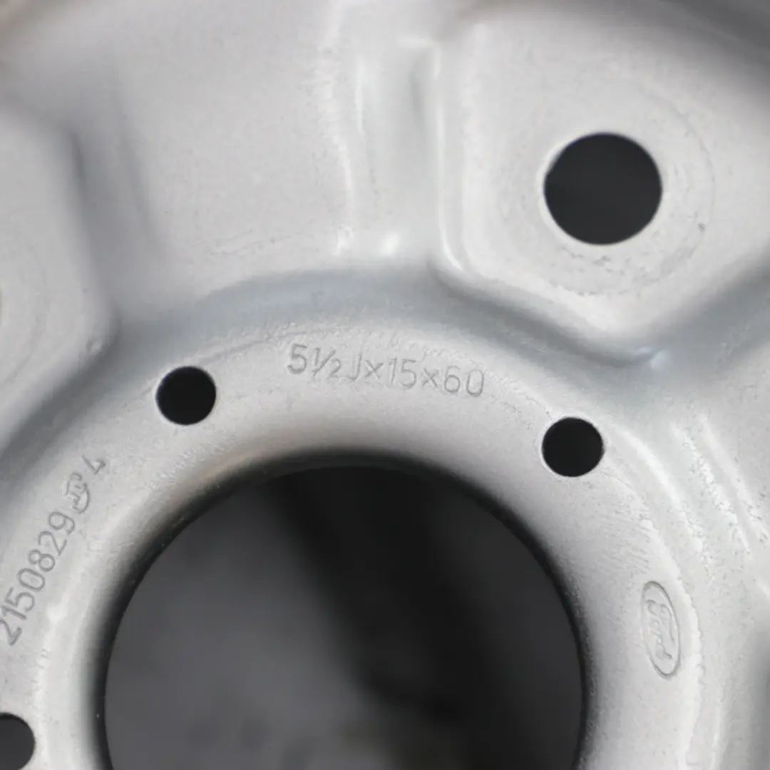 Silber Stahlfelge 15" ET:60 5,5J für Ford Transit mit Teilenummer 2150829 Ford Transit Silber Stahlfelge 15" ET:60 5,5J - SKU 2150829 - Teilenummer 2150829