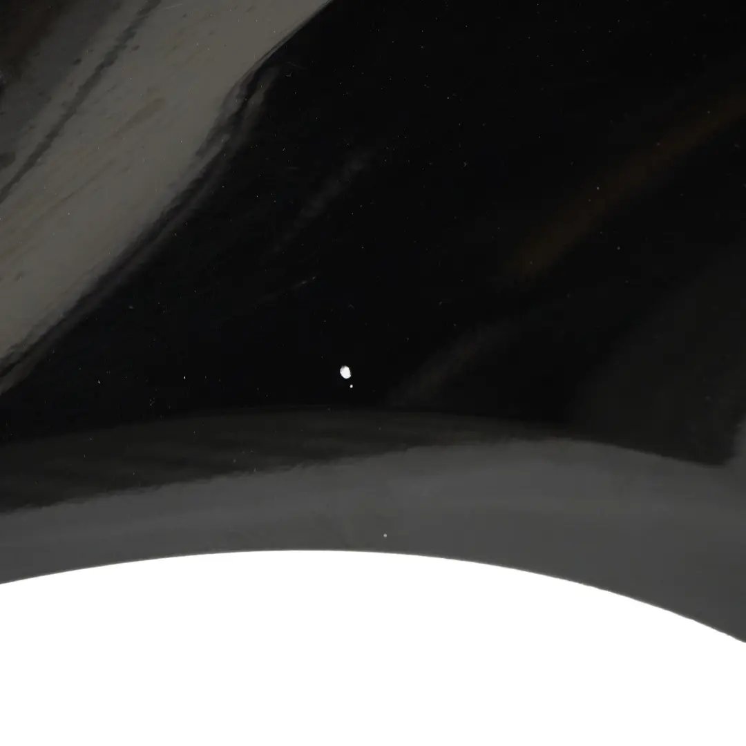 Pannello laterale parafango anteriore sinistro Schwarz 2 Nero - 668 per BMW E92 con numero di parte 2155919 BMW E92 Pannello laterale parafango anteriore sinistro Schwarz 2 Nero - 668 - SKU 2155919-SCH1 - Numero di parte 2155919