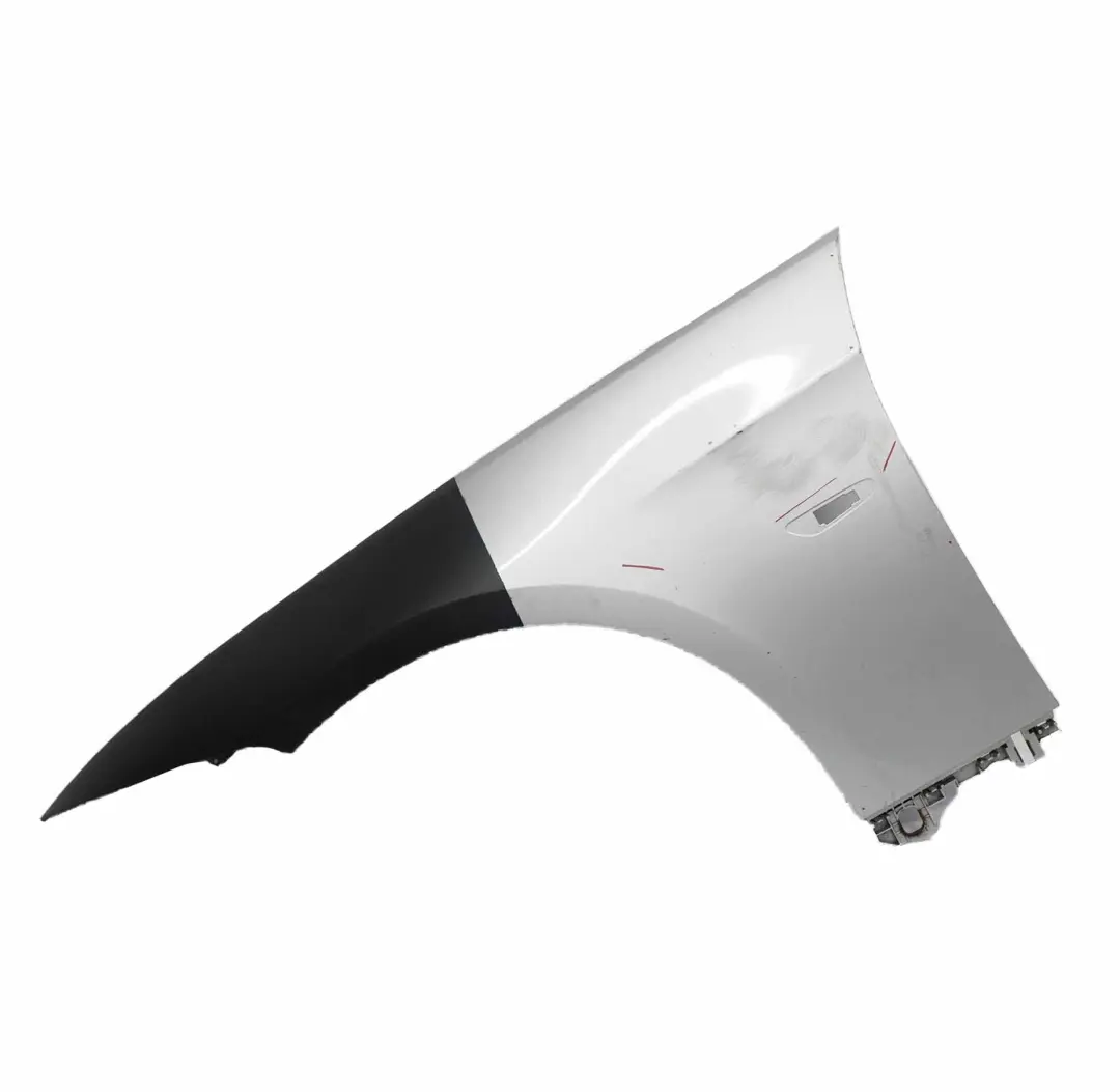Pannello Laterale Parafango Anteriore Sinistra Titansilber Argento - 354 per BMW E92 con numero di parte 2155919 BMW E92 Pannello Laterale Parafango Anteriore Sinistra Titansilber Argento - 354 - SKU 2155919-TS6 - Numero di parte 2155919