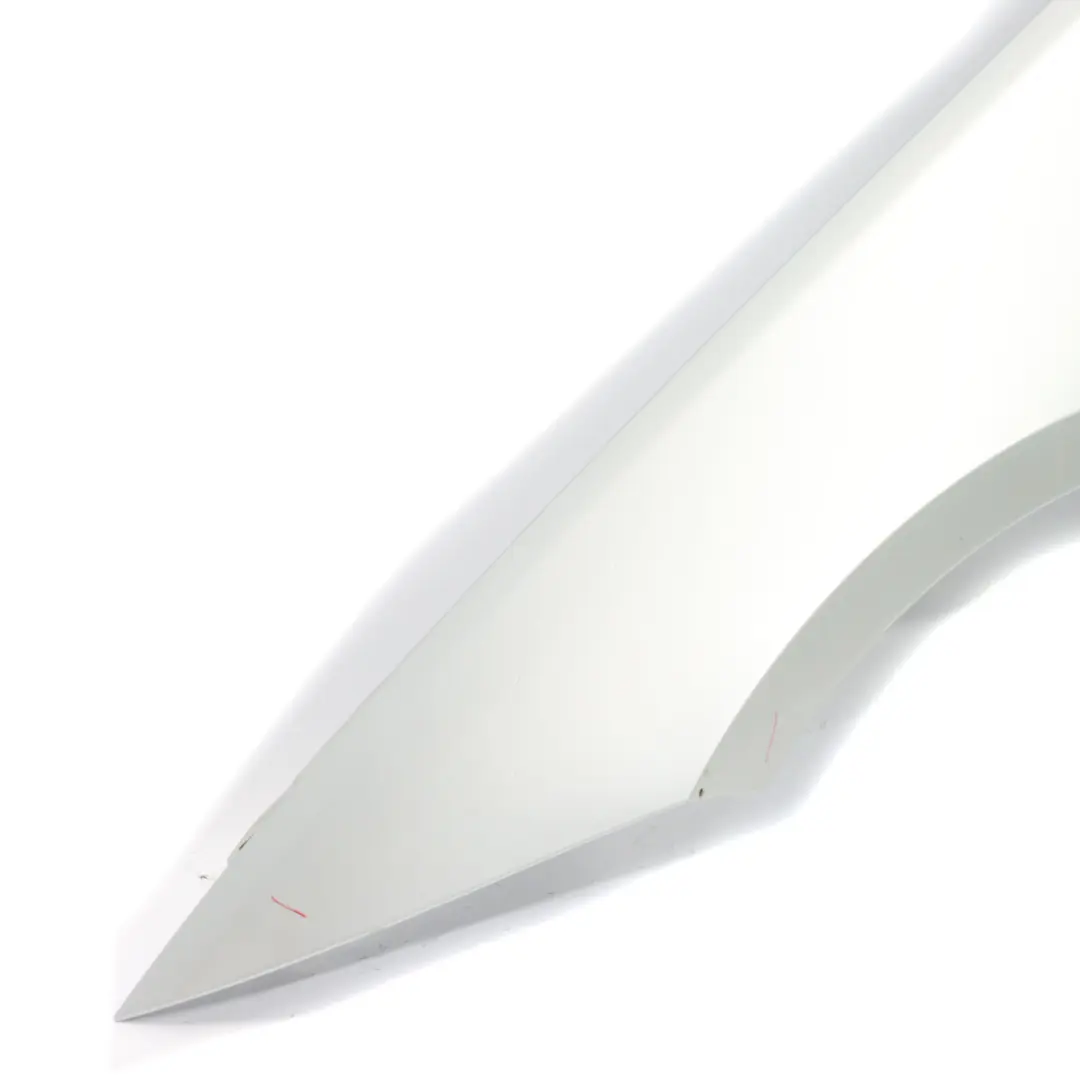 Pannello laterale parafango ala anteriore sinistra Titansilber - 354 per BMW E92 con numero di parte 2155919 BMW E92 Pannello laterale parafango ala anteriore sinistra Titansilber - 354 - SKU 2155919-TS9 - Numero di parte 2155919