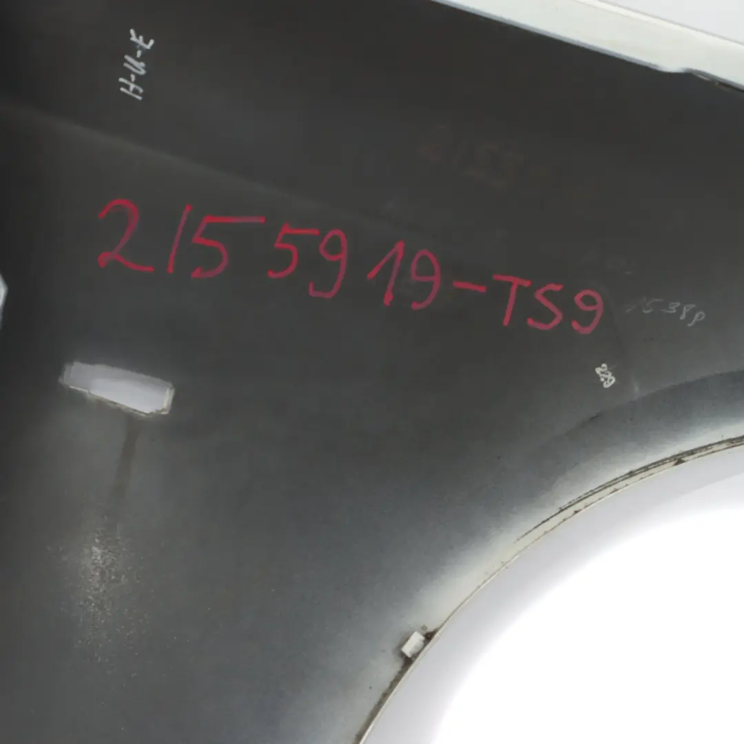 Błotnik Lewy Przedni Titansilber Srebrny Metalik - 354 do BMW E92 o numerze 2155919 BMW E92 Błotnik Lewy Przedni Titansilber Srebrny Metalik - 354 - SKU 2155919-TS9 - Numer Części 2155919