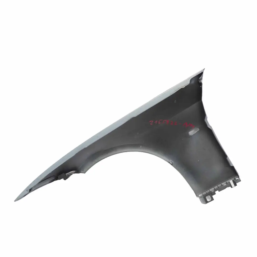 Parafango anteriore destro Arktis Metallic - A34 per BMW E92 E93 con numero di parte 2155922 BMW E92 E93 Parafango anteriore destro Arktis Metallic - A34 - SKU 2155922-AM1 - Numero di parte 2155922