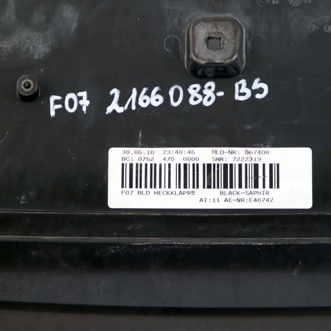 Kofferraumdeckel Heckklappen Zierleiste Abdeckung Schwarz Saphir - 475 für BMW F07 mit Teilenummer 2166088 BMW F07 Kofferraumdeckel Heckklappen Zierleiste Abdeckung Schwarz Saphir - 475 - SKU 2166088-BS - Teilenummer 2166088