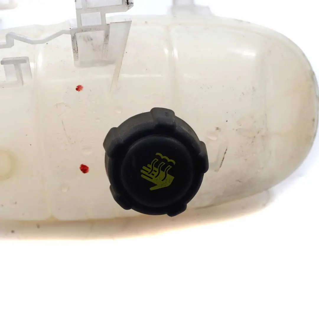 Réservoir d'expansion Renault Trafic 3 Vivaro B Bouteille liquide pour à propos du numéro de pièce 217101893R Réservoir d'expansion Renault Trafic 3 Vivaro B Bouteille liquide - SKU 217101893R - Numéro de pièce 217101893R