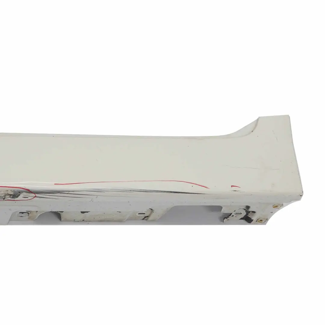 faldón lateral puerta umbral panel tapa izquierda Alpinweiss 3 - 300 para BMW F10 F11 con número de pieza 2209827 BMW F10 F11 faldón lateral puerta umbral panel tapa izquierda Alpinweiss 3 - 300 - SKU 2209827-AW1 - Número de pieza 2209827