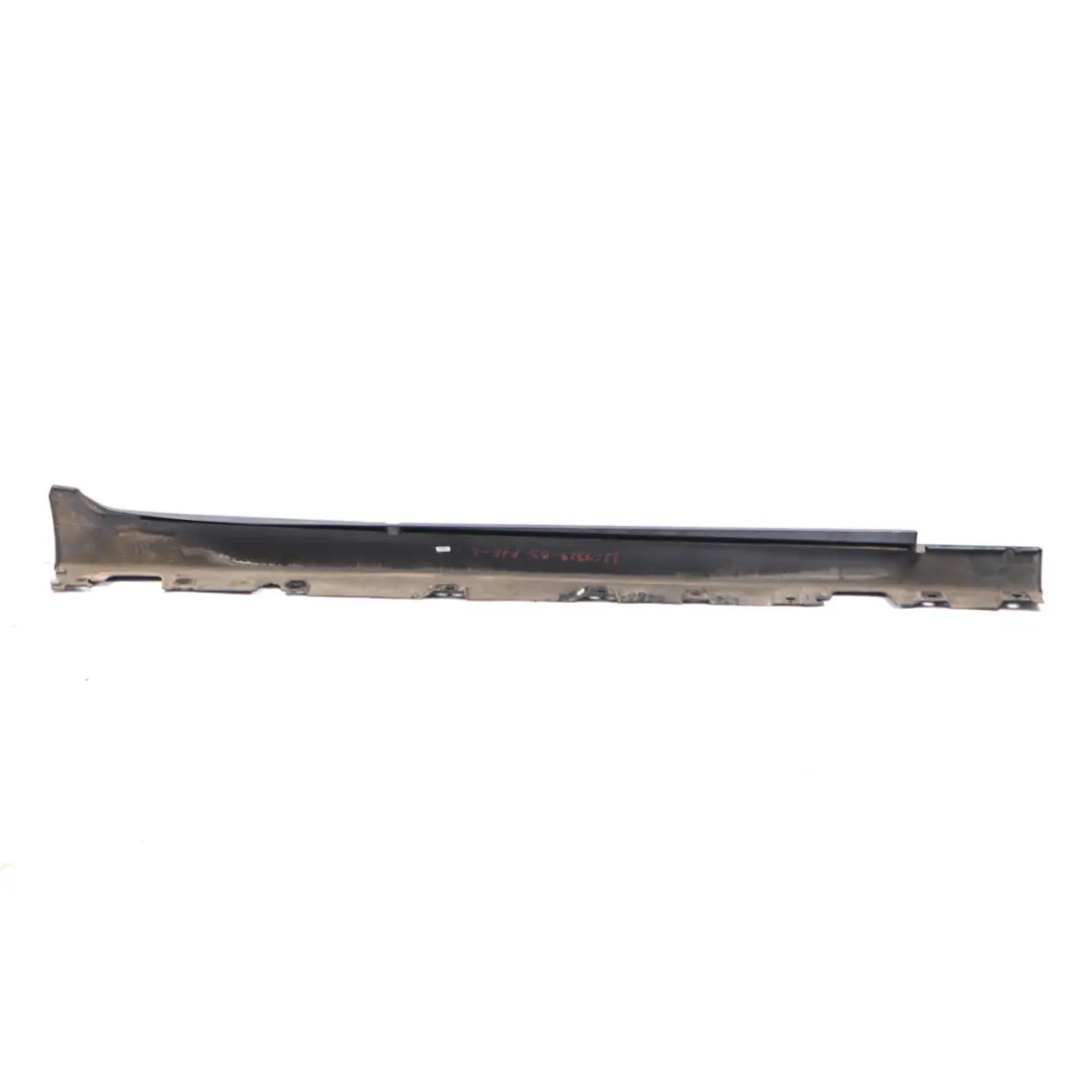 Copri Soglia Porta Pannello Sinistro Nero Zaffiro Metallizzato 475 per BMW F10 F11 con numero di parte 2209827 BMW F10 F11 Copri Soglia Porta Pannello Sinistro Nero Zaffiro Metallizzato 475 - SKU 2209827-BS - Numero di parte 2209827