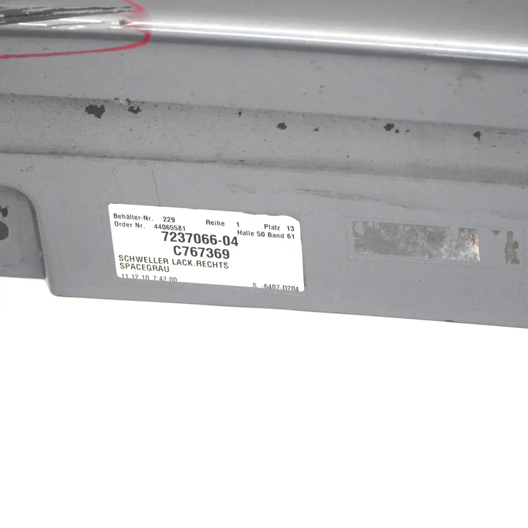 BMW F10 F11 Gonna Laterale Pannello di Copertura Destra Grigio - A52 - SKU 2209828-SCG1 - Numero di parte 2209828
