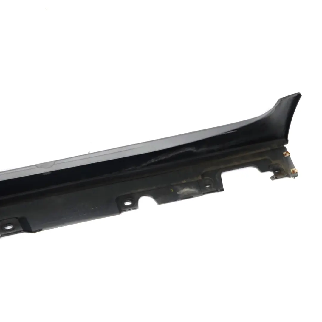 Gonna Laterale Pannello di Copertura Destra Grigio - A52 per BMW F10 F11 con numero di parte 2209828 BMW F10 F11 Gonna Laterale Pannello di Copertura Destra Grigio - A52 - SKU 2209828-SCG1 - Numero di parte 2209828