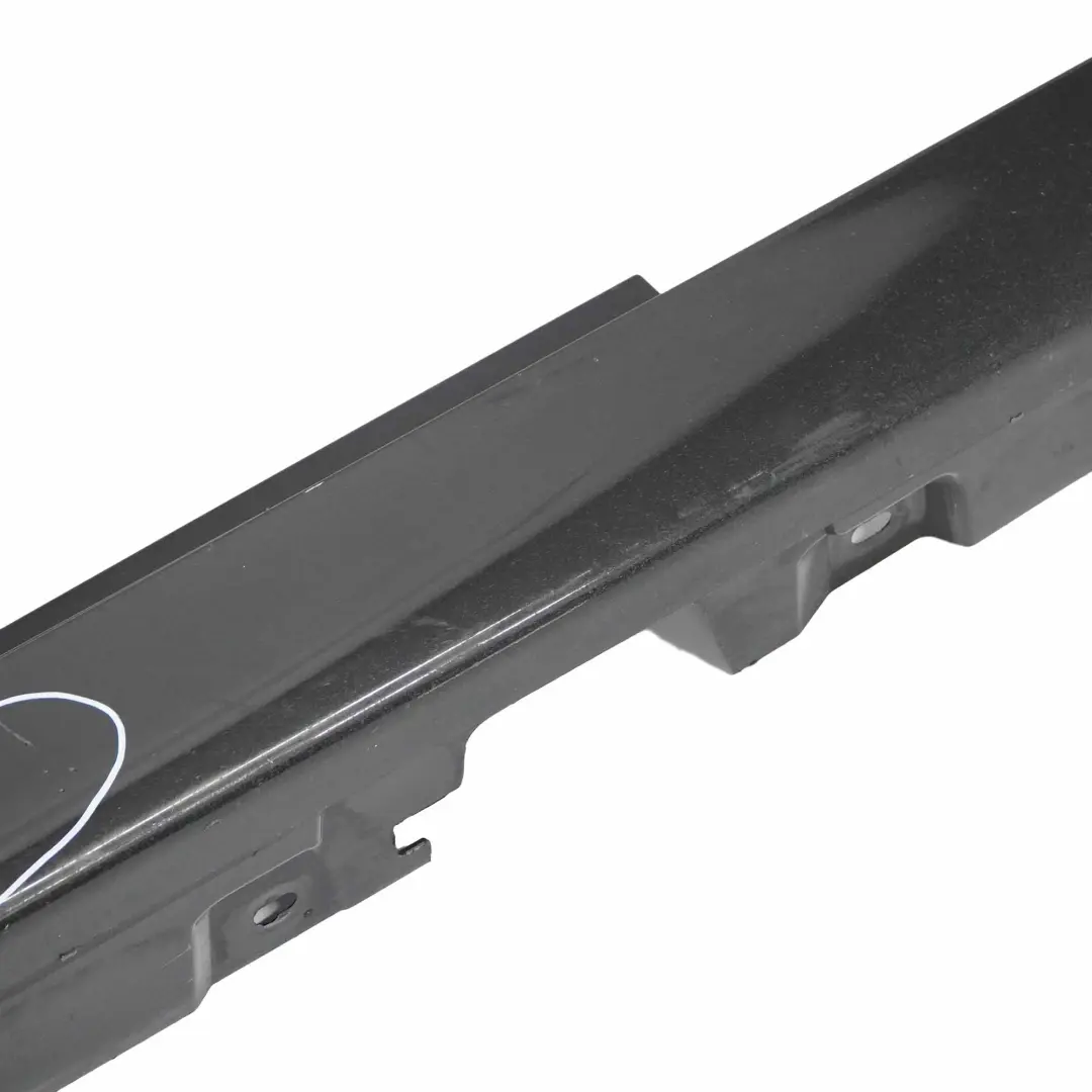 BMW F10 F11 Gonna Laterale Pannello di Copertura Destra Schwarz 2 - 668 - SKU 2209828-SCH1 - Numero di parte 2209828