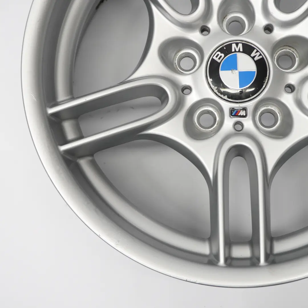 Llanta de aleación plateada BMW E39 17" 8J ET:20 M Parallel Spoke 66 para con número de pieza 2228995 Llanta de aleación plateada BMW E39 17" 8J ET:20 M Parallel Spoke 66 - SKU 2228995-1 - Número de pieza 2228995