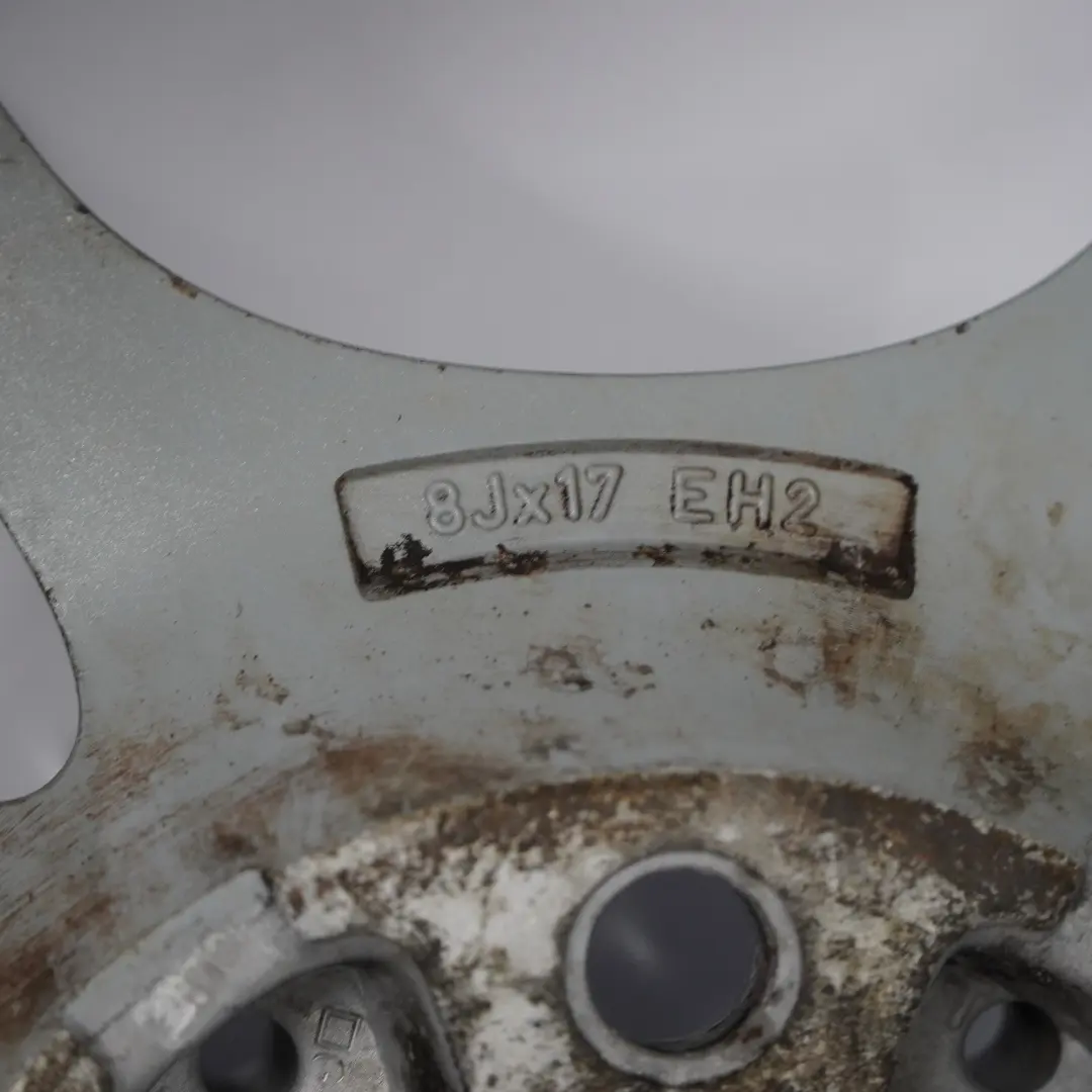 Silberne Leicht metall felge 17" 8J ET:20 M Parallelspeiche 66 für BMW E39 mit Teilenummer 2228995 BMW E39 Silberne Leicht metall felge 17" 8J ET:20 M Parallelspeiche 66 - SKU 2228995-1 - Teilenummer 2228995