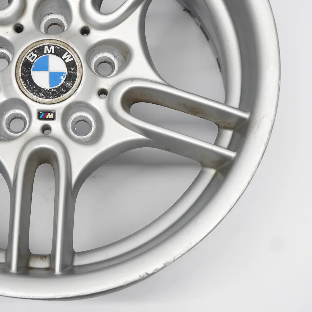 Cerchio posteriore lega argento 17" 9J ET:26 M Raggi paralleli per BMW E39 con numero di parte 2229035 BMW E39 Cerchio posteriore lega argento 17" 9J ET:26 M Raggi paralleli - SKU 2229035-1 - Numero di parte 2229035