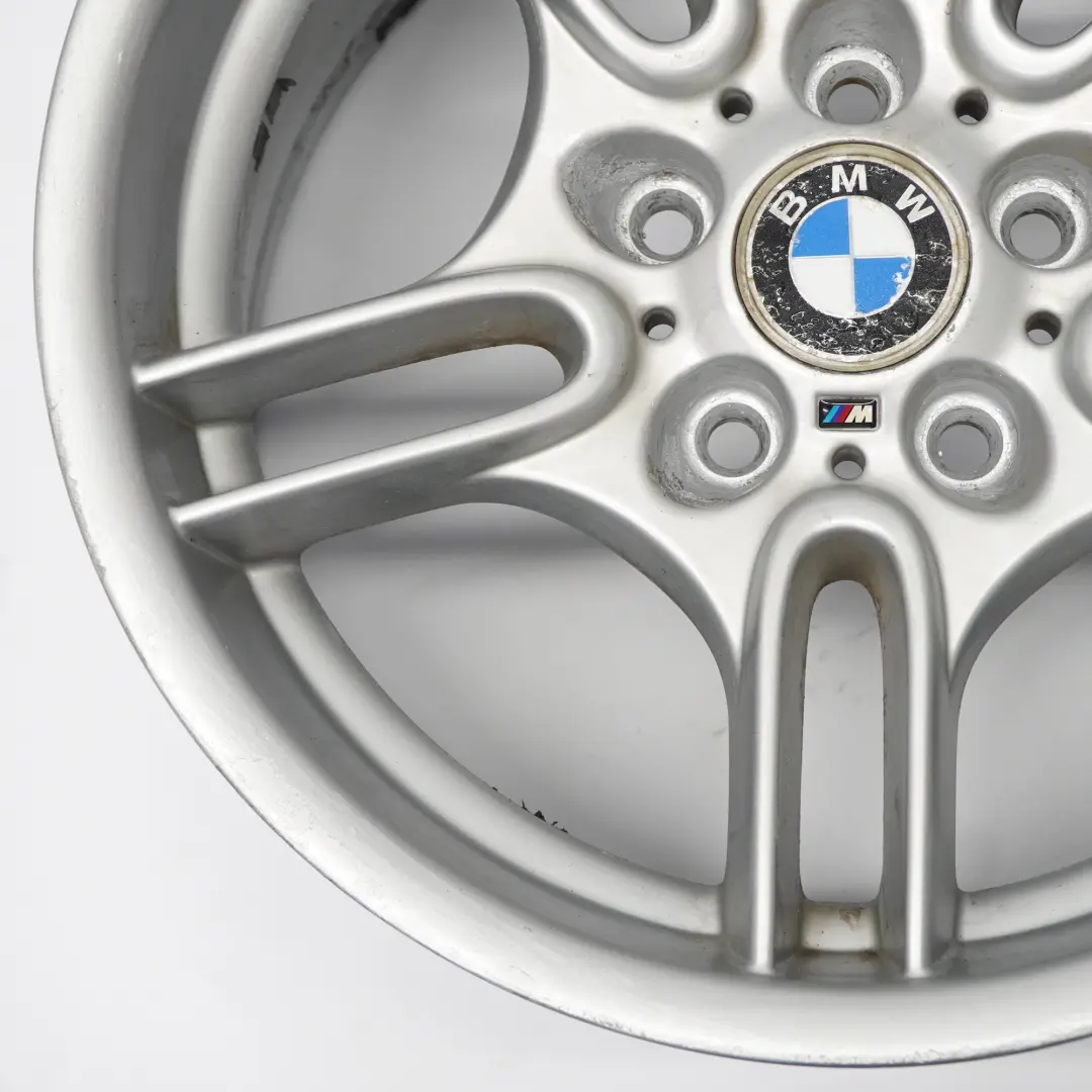 Jante arrière alliage argenté 17" 9J ET:26 M Parallel Spoke 66 pour BMW E39 à propos du numéro de pièce 2229035 BMW E39 Jante arrière alliage argenté 17" 9J ET:26 M Parallel Spoke 66 - SKU 2229035-1 - Numéro de pièce 2229035