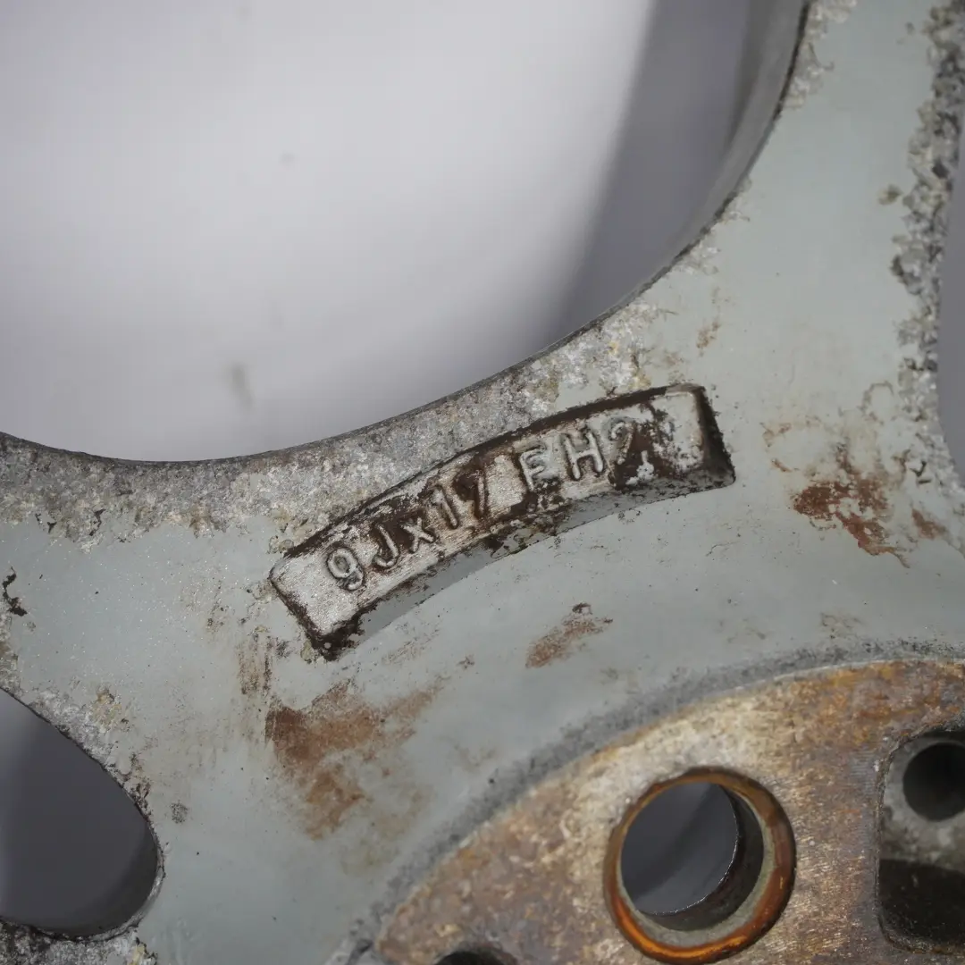 Jante arrière alliage argenté 17" 9J ET:26 M Parallel Spoke 66 pour BMW E39 à propos du numéro de pièce 2229035 BMW E39 Jante arrière alliage argenté 17" 9J ET:26 M Parallel Spoke 66 - SKU 2229035-1 - Numéro de pièce 2229035