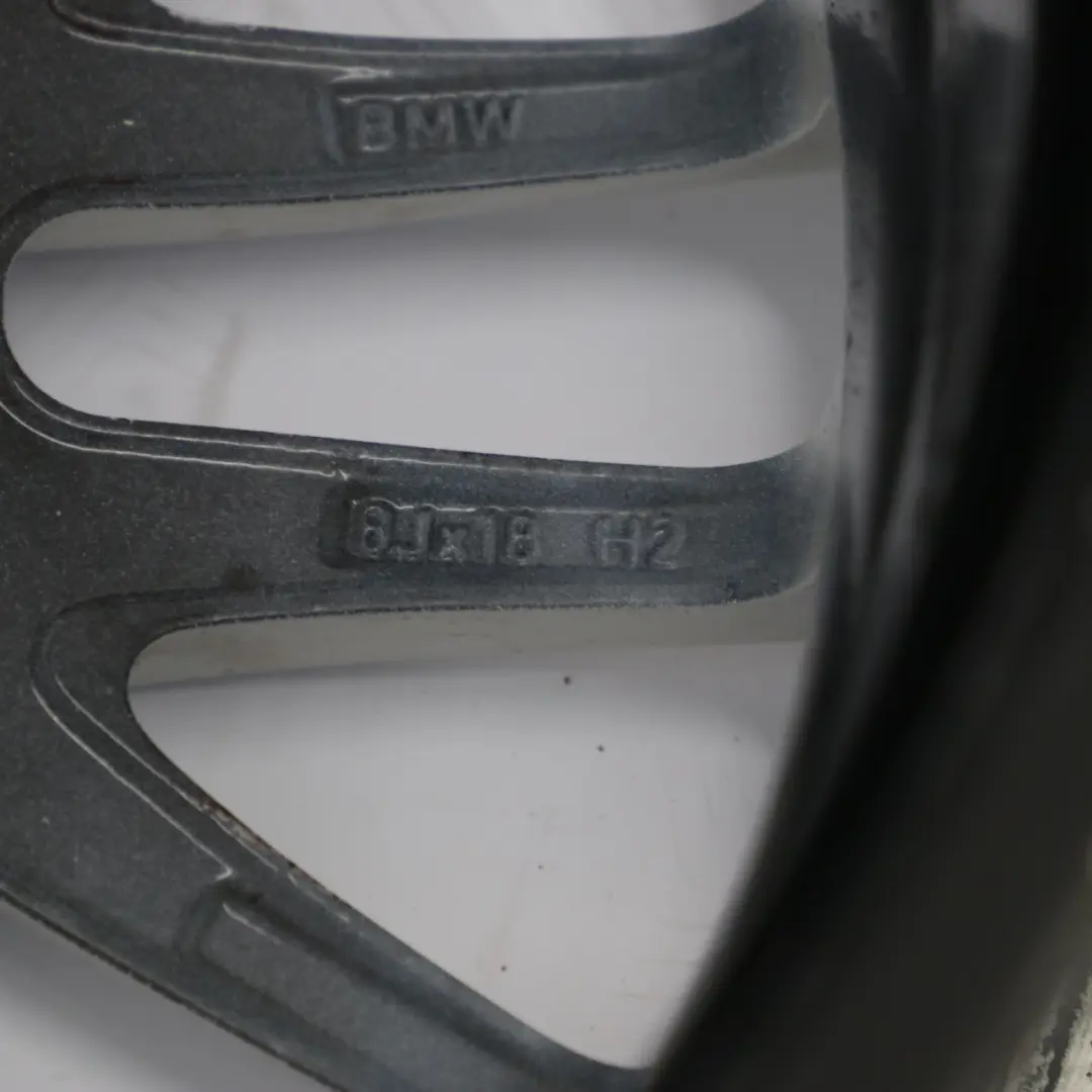 Weißes Vorderrad Felge V Speiche 72 18" 8J ET:47 für BMW E46 mit Teilenummer 2229145 BMW E46 Weißes Vorderrad Felge V Speiche 72 18" 8J ET:47 - SKU 2229145-1 - Teilenummer 2229145