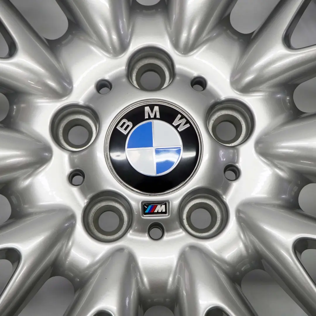 Silber Komplettes 4x Rad Alufelgen Alu Felge Felgen 18" V-Speiche 72 für BMW E46 mit Teilenummer 2229145/2229155 BMW E46 Silber Komplettes 4x Rad Alufelgen Alu Felge Felgen 18" V-Speiche 72 - SKU 2229145/2229155 - Teilenummer 2229145/2229155