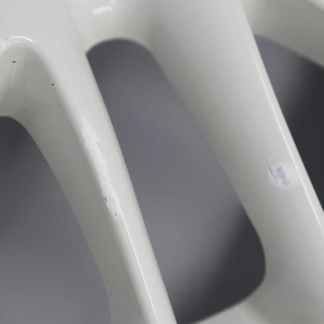 Cerchio in lega anteriore bianco a raggi V 72 18" 8J ET:47 per BMW E46 con numero di parte 2229145 BMW E46 Cerchio in lega anteriore bianco a raggi V 72 18" 8J ET:47 - SKU 2229145-2 - Numero di parte 2229145