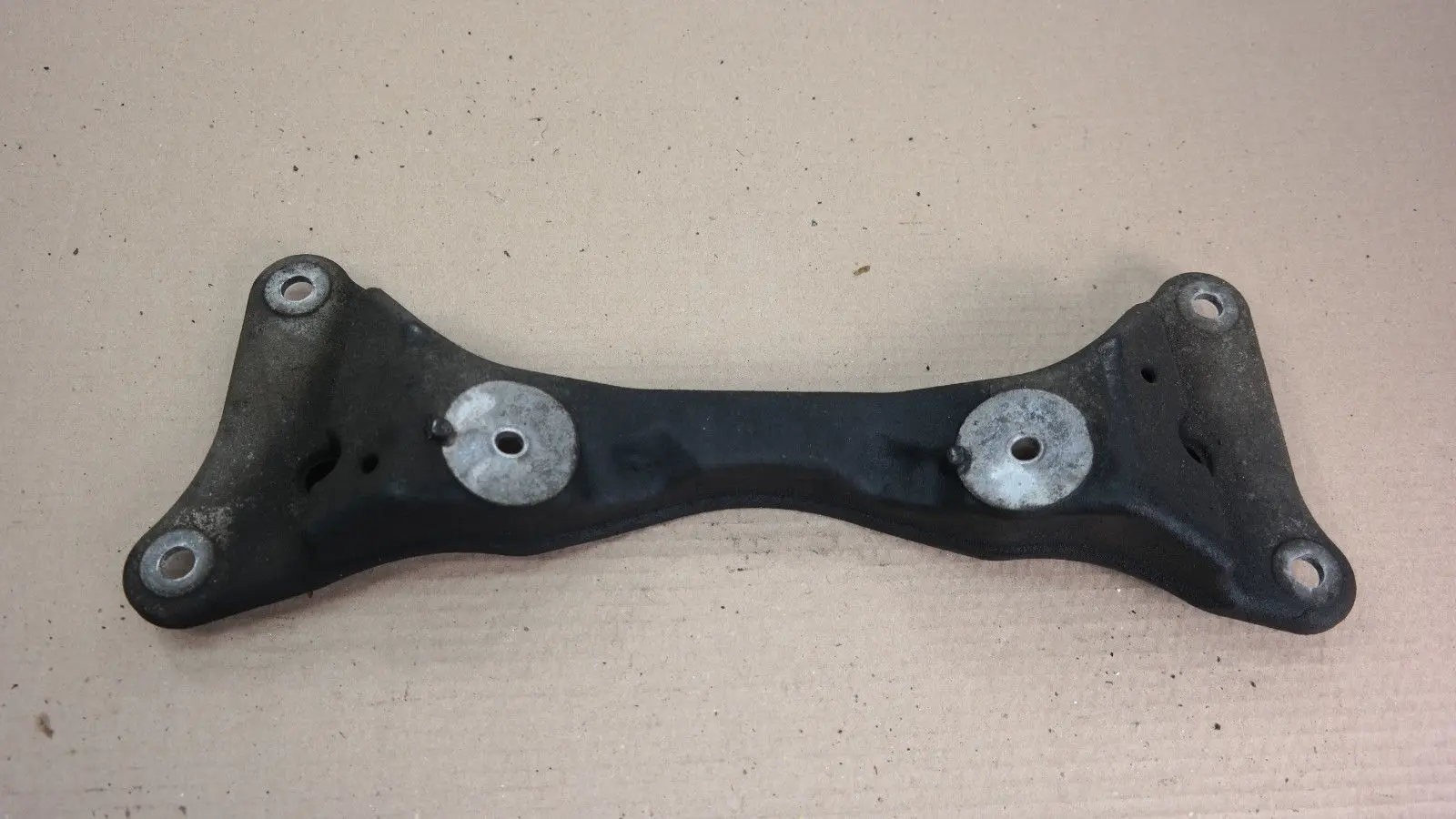 BMW X1 E81 E84 E87 E88 E90 E91 E84 LCI Wspornik Łapa Skrzyni Biegów N47