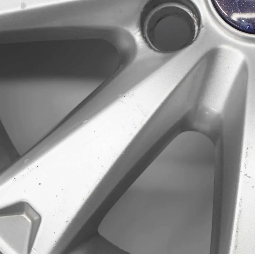 Cerchio in lega argento 15" 6J ET:47,5 7 fori 8V21-1007-GA per Ford Fiesta MK7 con numero di parte 2237332 Ford Fiesta MK7 Cerchio in lega argento 15" 6J ET:47,5 7 fori 8V21-1007-GA - SKU 2237332-1 - Numero di parte 2237332