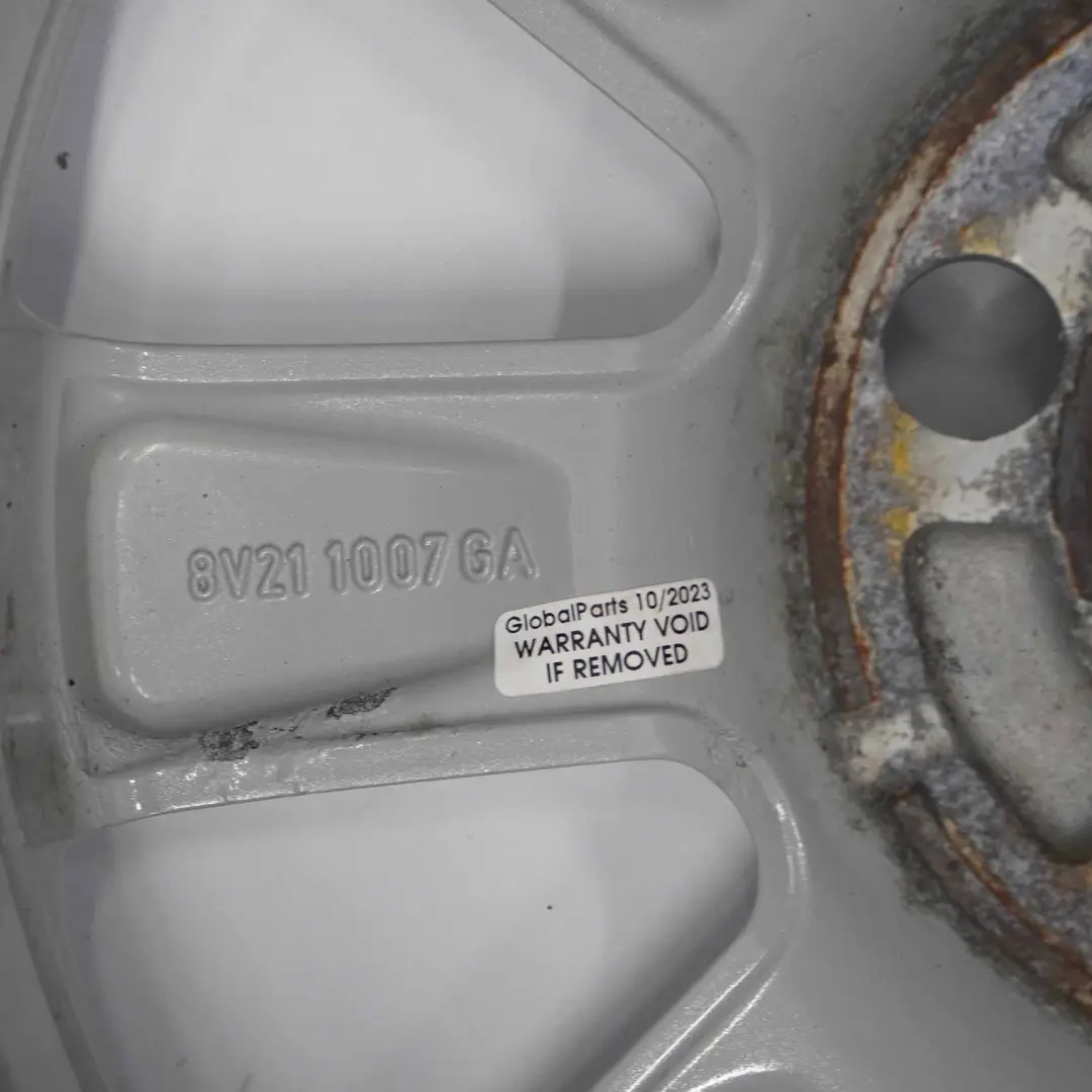 Silberne Leichtmetallfelge 15" 6J ET:47,5 7-Loch 8V21-1007-GA Ford Fiesta MK7 - SKU 2237332-1 - Teilenummer 2237332