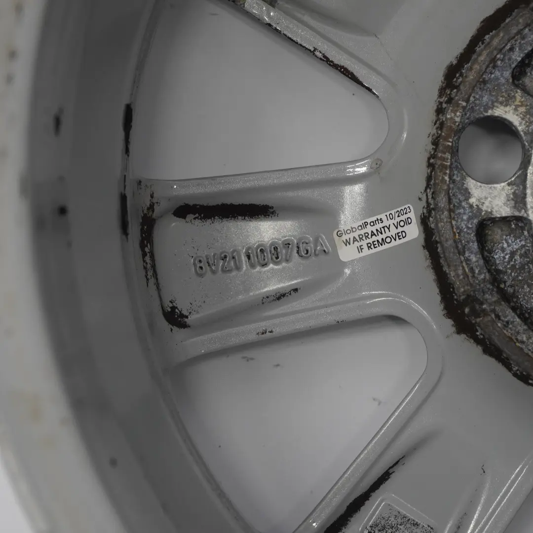 Cerchio in lega argento 15" 6J ET:47,5 7 fori 8V21-1007-GA per Ford Fiesta MK7 con numero di parte 2237332 Ford Fiesta MK7 Cerchio in lega argento 15" 6J ET:47,5 7 fori 8V21-1007-GA - SKU 2237332-2 - Numero di parte 2237332