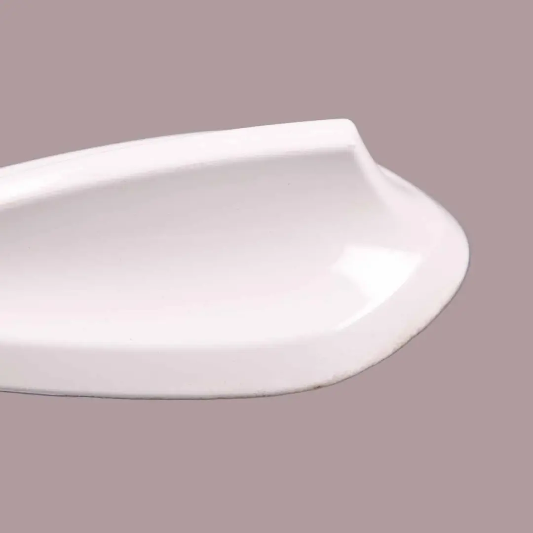Tetto Antenna Shark Fin Cover Alpinweiss per BMW F22 F30 F32 con numero di parte 2238586 BMW F22 F30 F32 Tetto Antenna Shark Fin Cover Alpinweiss - SKU 2238586-AW - Numero di parte 2238586