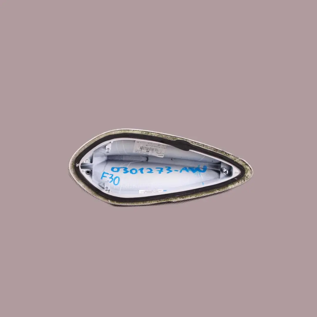 Tetto Antenna Shark Fin Cover Alpinweiss per BMW F22 F30 F32 con numero di parte 2238586 BMW F22 F30 F32 Tetto Antenna Shark Fin Cover Alpinweiss - SKU 2238586-AW - Numero di parte 2238586