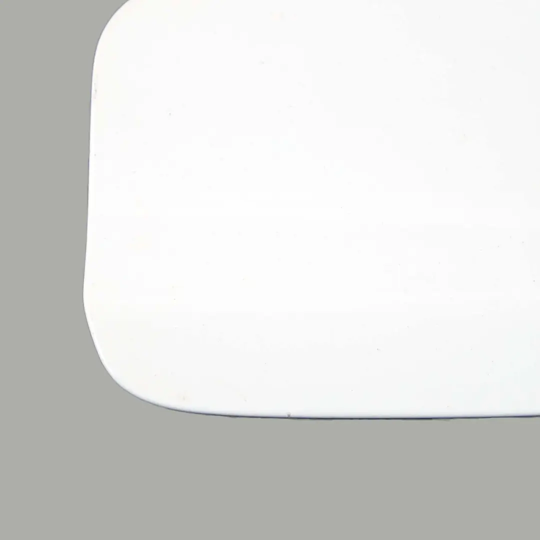 Fill In Flap Alpinweiss Alpine White 300 para BMW F30 F80 M3 Fuel Cover con número de pieza 2239979 BMW F30 F80 M3 Fuel Cover Fill In Flap Alpinweiss Alpine White 300 - SKU 2239979-AW - Número de pieza 2239979