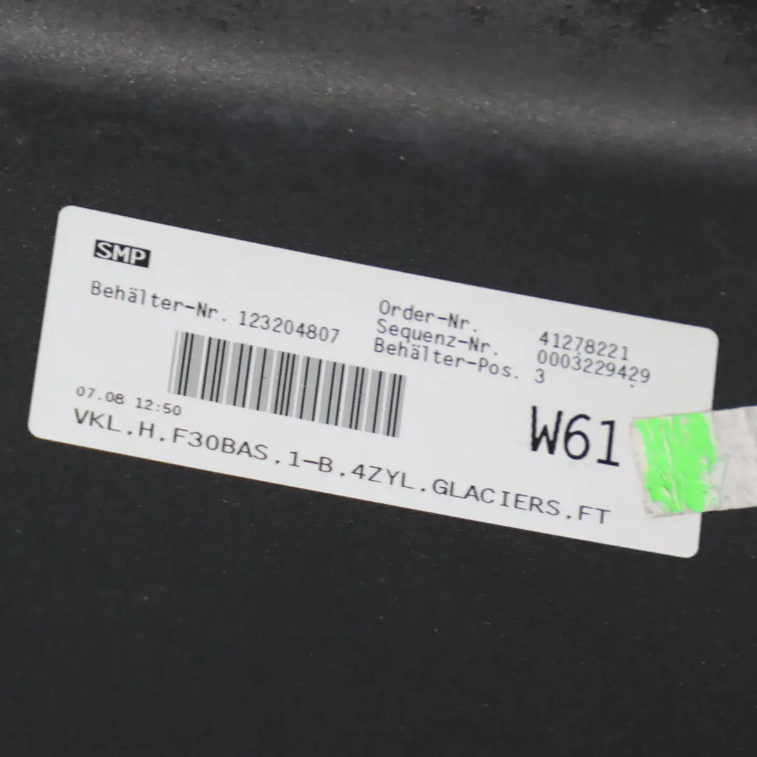Zderzak Tylny PDC Glacier Silber Srebrny Metalik - A83 do BMW F30 o numerze 2239981 BMW F30 Zderzak Tylny PDC Glacier Silber Srebrny Metalik - A83 - SKU 2239981-GSB1 - Numer Części 2239981