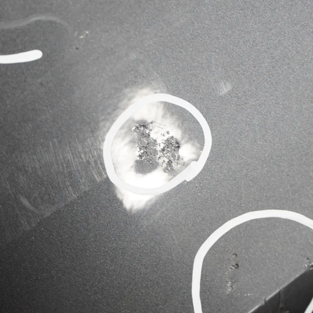 Zderzak Tylny Mineralgrau Metallic - B39 do BMW F30 o numerze 2239993 BMW F30 Zderzak Tylny Mineralgrau Metallic - B39 - SKU 2239993-MG1 - Numer Części 2239993