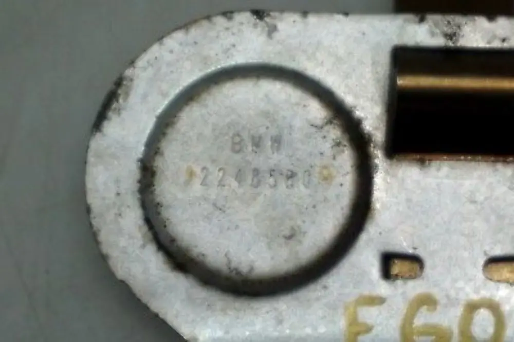  Abdeckung Deckel BMW E60 E61 E65 E87 E90 M47N2 Zylinderkopf - SKU 2248580 - Teilenummer 2248580