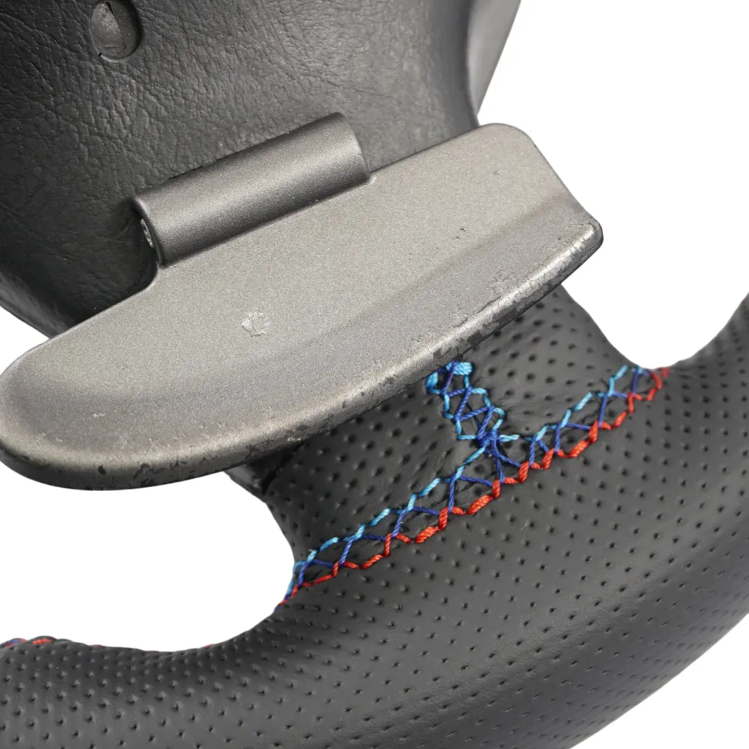 NUOVO Volante in Pelle M Sport Multifunzione SMG Paddleshift per BMW E46 M3 con numero di parte 2282222 BMW E46 M3 NUOVO Volante in Pelle M Sport Multifunzione SMG Paddleshift - SKU 2282222-1 - Numero di parte 2282222