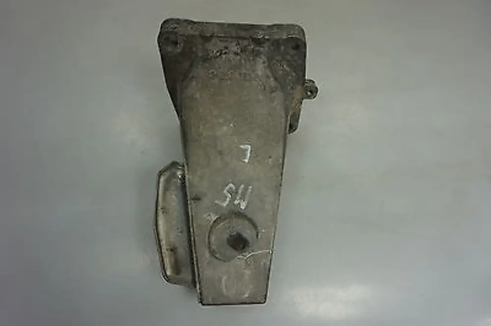 Łapa Silnika Lewa do BMW E60 E61 E63 E64 M5 M6 o numerze 2282633 BMW E60 E61 E63 E64 M5 M6 Łapa Silnika Lewa - SKU 2282633 - Numer Części 2282633