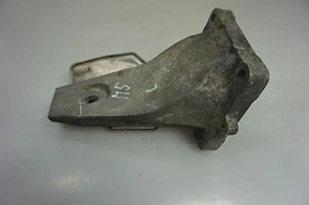 Staffa Supporto Motore BMW E60 E61 E63 E64 M5 M6 Montaggio Sinistro per con numero di parte 2282633 Staffa Supporto Motore BMW E60 E61 E63 E64 M5 M6 Montaggio Sinistro - SKU 2282633 - Numero di parte 2282633