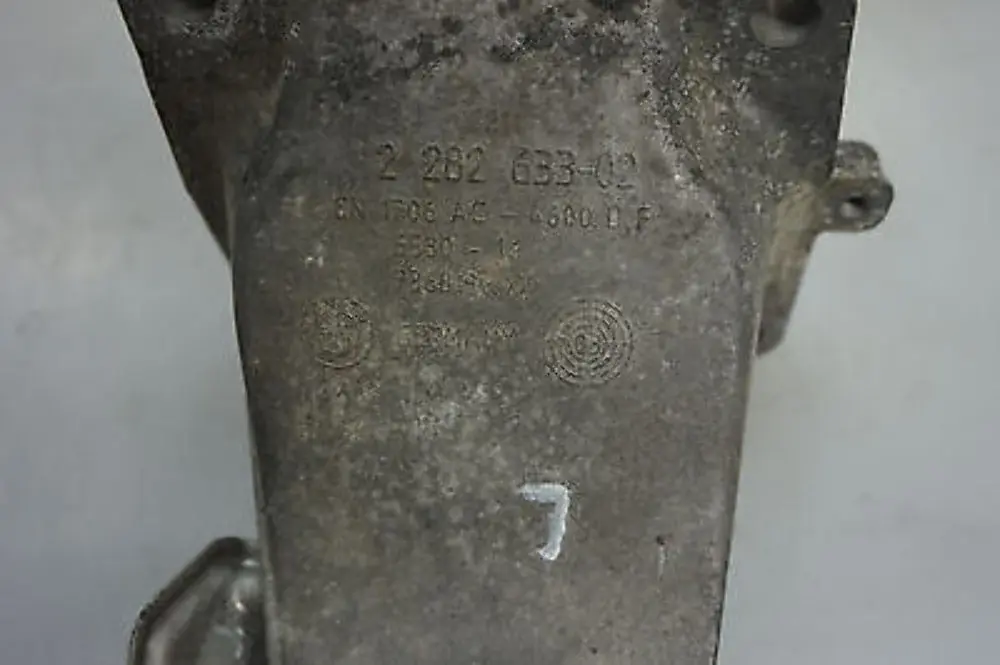 BMW E60 E61 E63 E64 M5 M6 Łapa Silnika Lewa - SKU 2282633 - Numer Części 2282633