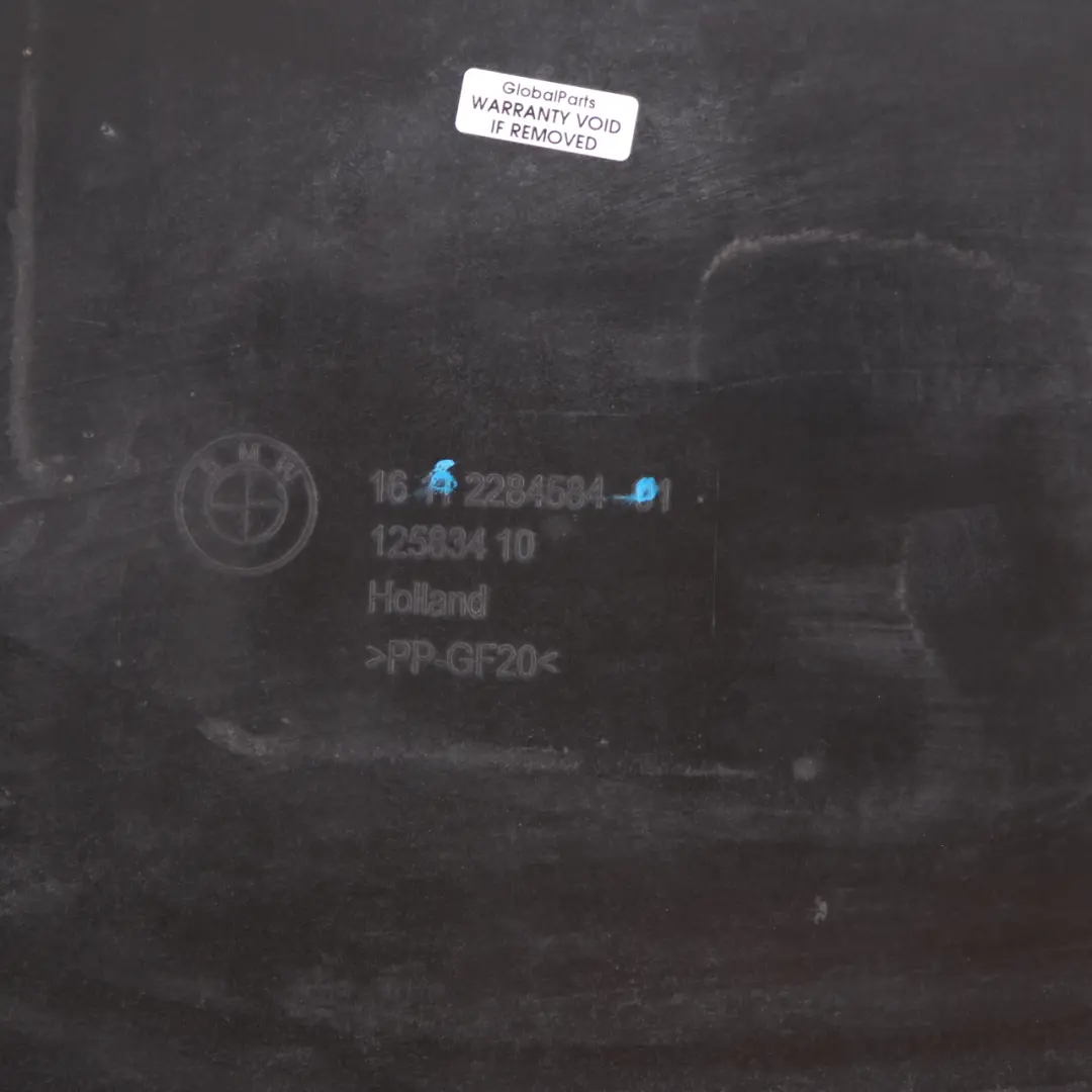 Coperchio Serbatoio Protezione Sotto Vaschetta Destra per BMW F10 M5 F12 M6 con numero di parte 2284584 BMW F10 M5 F12 M6 Coperchio Serbatoio Protezione Sotto Vaschetta Destra - SKU 2284584 - Numero di parte 2284584